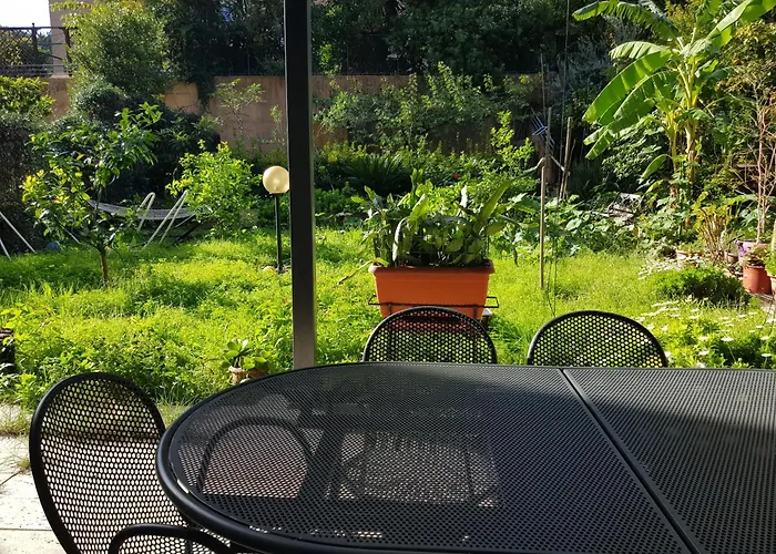 Eur Charme Con Giardino Privato